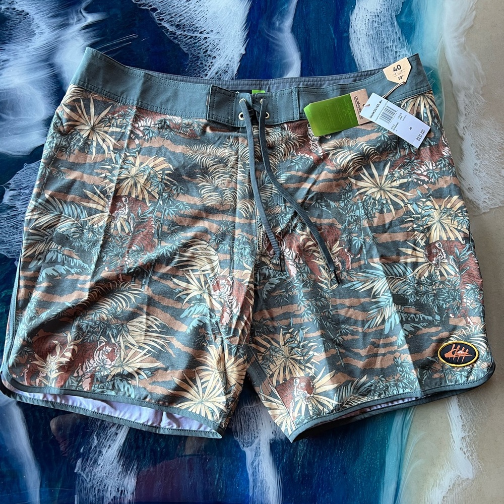 NEW WITH TAGS Quicksilver 19” Highline Boardshorts Size 40 Recycled Material